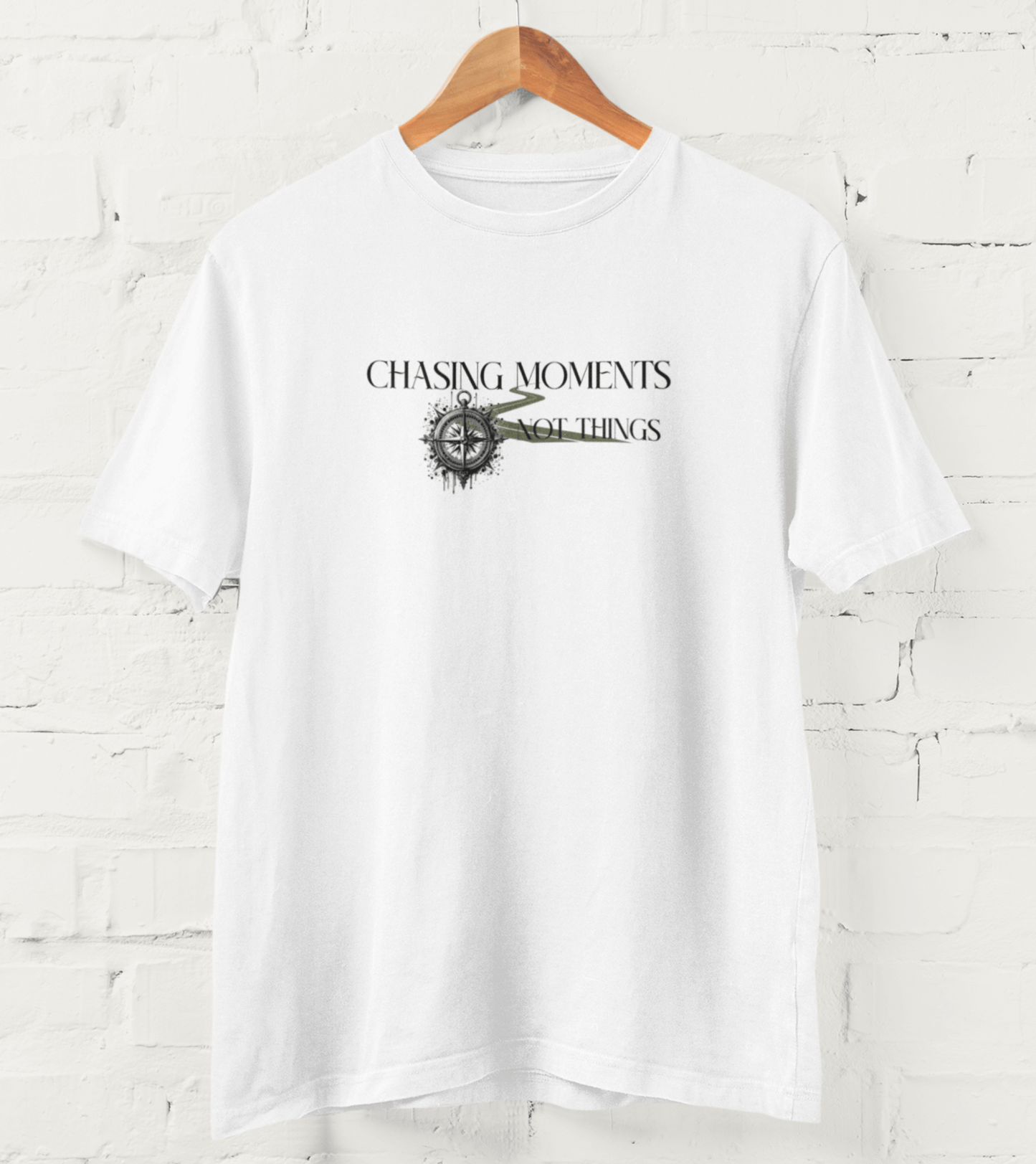 Streetstyle Unisex Shirt „Chasing Moments, Not Things“